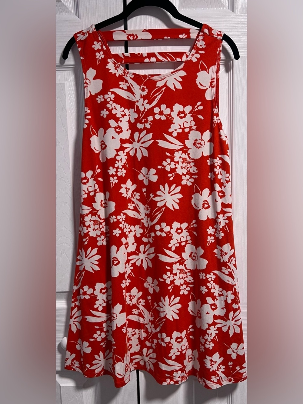 Nine Britton Sleeveless Knit Dress With Hibiscus Floral Pattern